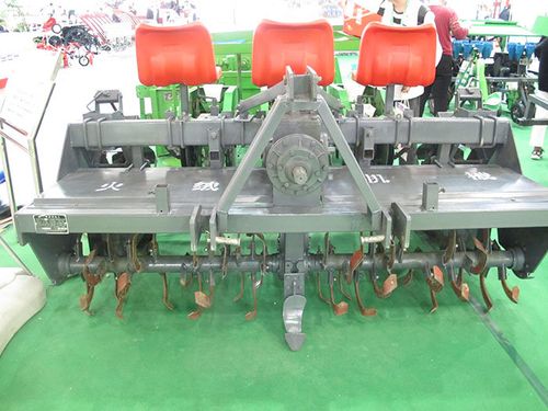 农机新产品 种植施肥机械 栽植机械 农机名称: 青州火绒2zbx-3悬挂式
